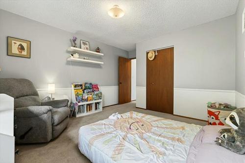 153 Meadow Gate Dr, Winnipeg, MB 
