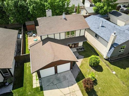 153 Meadow Gate Dr, Winnipeg, MB 
