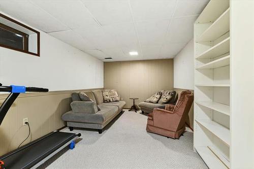 153 Meadow Gate Dr, Winnipeg, MB 