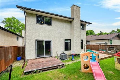 153 Meadow Gate Dr, Winnipeg, MB 