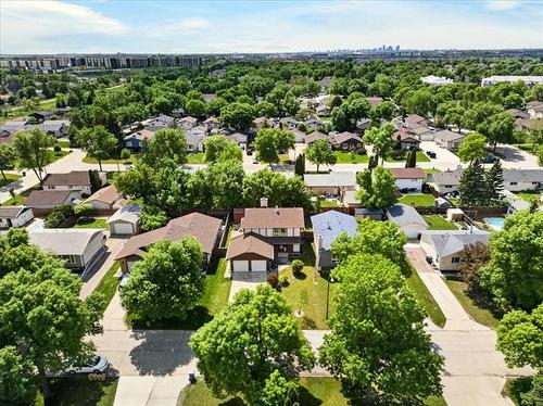 153 Meadow Gate Dr, Winnipeg, MB 