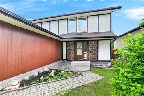 153 Meadow Gate Dr, Winnipeg, MB 