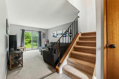 153 Meadow Gate Dr, Winnipeg, MB 