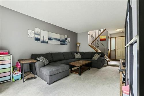 153 Meadow Gate Dr, Winnipeg, MB 