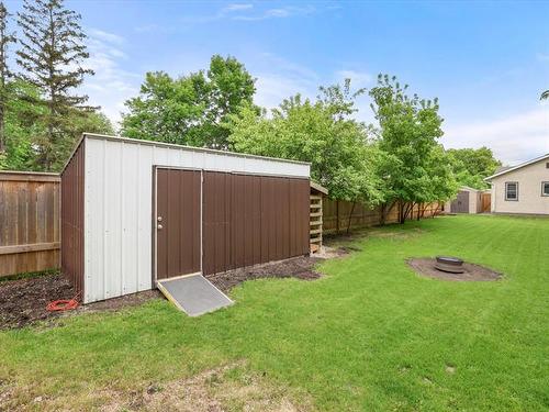 21 Sadler Ave, Winnipeg, MB 