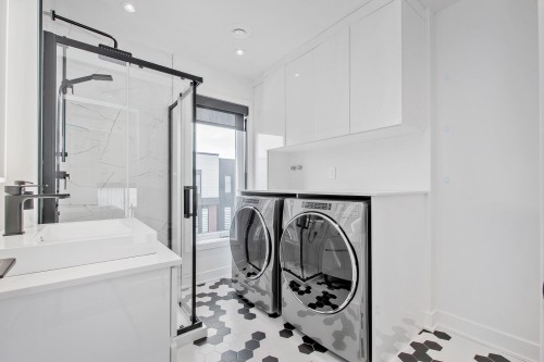Salle de bains - 18057 Rue De Brissac, Mirabel, QC - Indoor Photo Showing Laundry Room