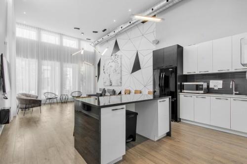 Salle communautaire - 18057 Rue De Brissac, Mirabel, QC - Indoor Photo Showing Kitchen With Upgraded Kitchen