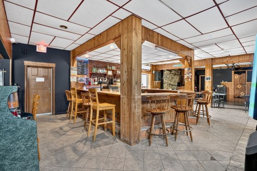 Bar - 13  - 23 Rue Du Pont, Labelle, QC 