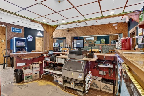 Bar - 13  - 23 Rue Du Pont, Labelle, QC 