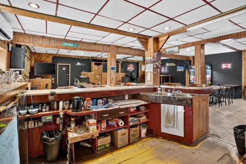 Bar - 13  - 23 Rue Du Pont, Labelle, QC 