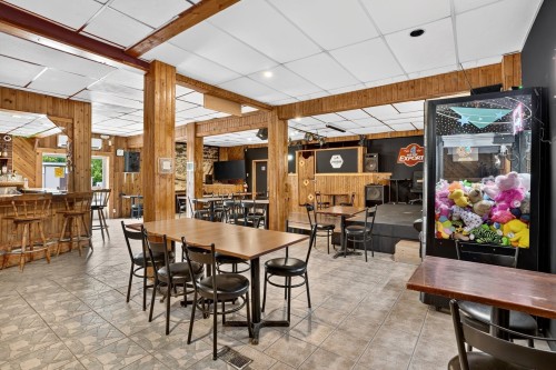 Bar - 13  - 23 Rue Du Pont, Labelle, QC 