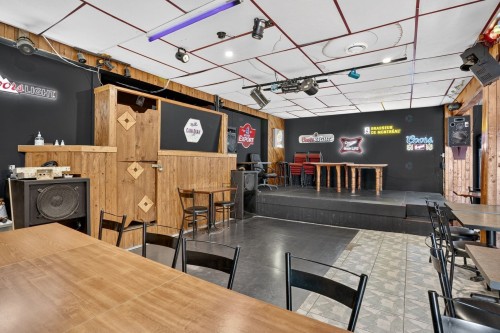 Bar - 13  - 23 Rue Du Pont, Labelle, QC 