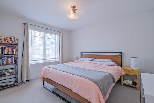 951 Stockwell Avenue, Kelowna, BC - Indoor Photo Showing Bedroom