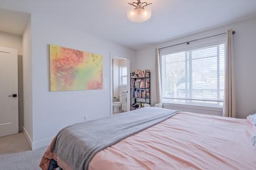 951 Stockwell Avenue, Kelowna, BC - Indoor Photo Showing Bedroom