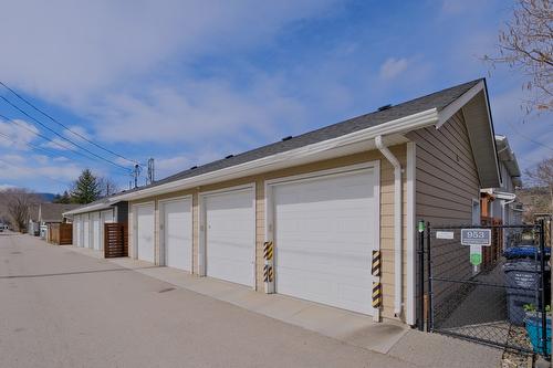 951 Stockwell Avenue, Kelowna, BC - Outdoor