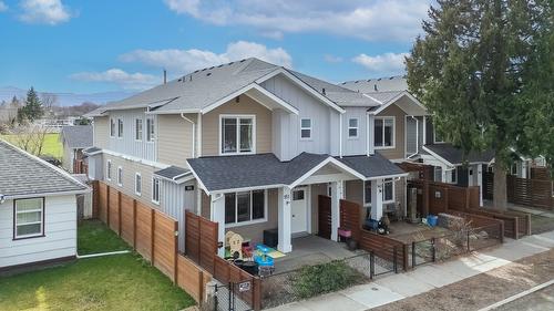 951 Stockwell Avenue, Kelowna, BC - Outdoor