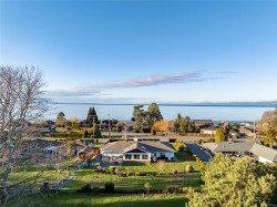 260 Elizabeth Ave Qualicum Beach, BC V9K 1G8