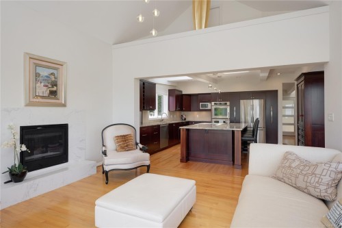 4961 Lochside Dr, Saanich, BC 