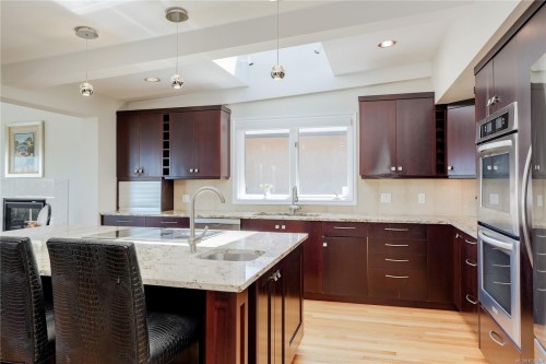 4961 Lochside Dr, Saanich, BC 