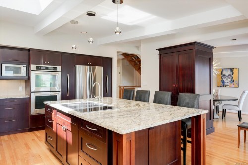 4961 Lochside Dr, Saanich, BC 