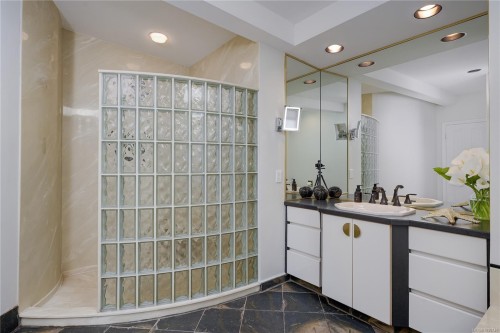 4961 Lochside Dr, Saanich, BC 