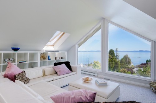 4961 Lochside Dr, Saanich, BC 