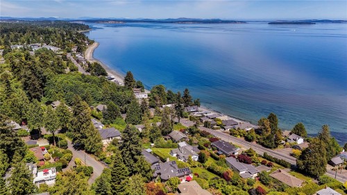4961 Lochside Dr, Saanich, BC 
