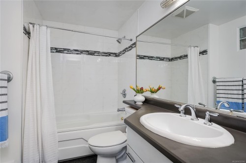 4961 Lochside Dr, Saanich, BC 