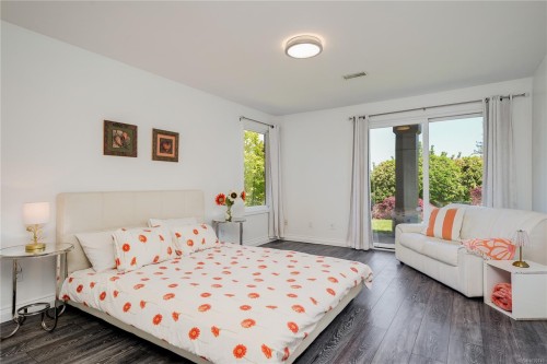 4961 Lochside Dr, Saanich, BC 