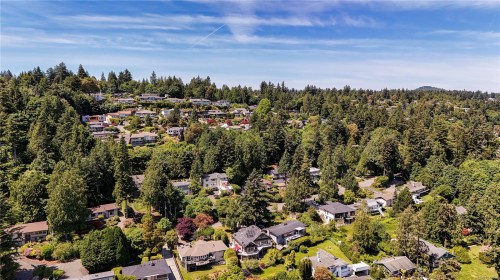 4961 Lochside Dr, Saanich, BC 