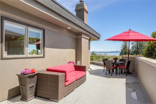 4961 Lochside Dr, Saanich, BC 