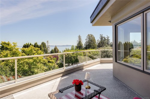 4961 Lochside Dr, Saanich, BC 