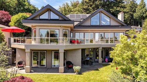 4961 Lochside Dr, Saanich, BC 