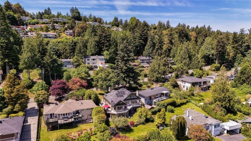 4961 Lochside Dr, Saanich, BC 