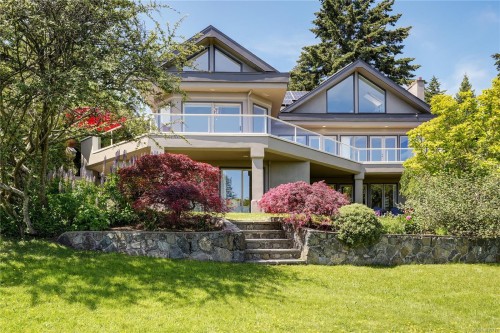 4961 Lochside Dr, Saanich, BC 