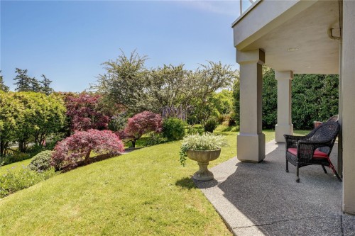 4961 Lochside Dr, Saanich, BC 