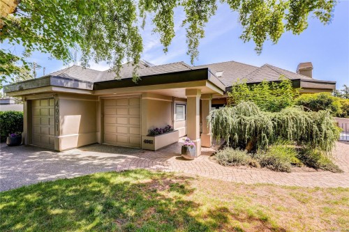 4961 Lochside Dr, Saanich, BC 