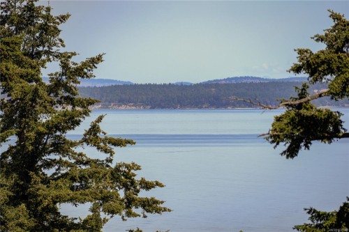 4961 Lochside Dr, Saanich, BC 