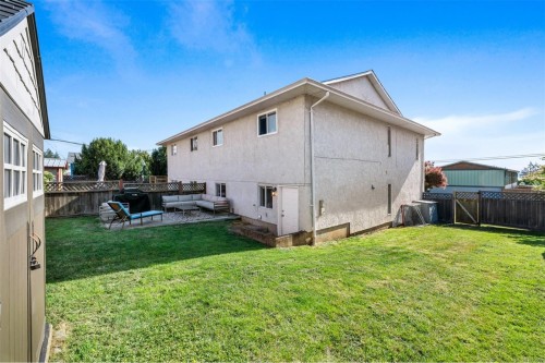 8108 Bertha St, Crofton, BC 