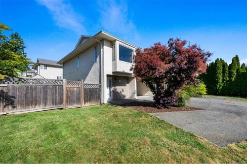 8108 Bertha St, Crofton, BC 