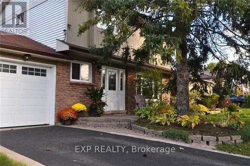 113 OREN BOULEVARD  Barrie, ON L4N 4M3