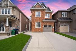 124 BENHURST CRESCENT  Brampton, ON L7A 5A5