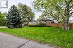 1864 HINDHEAD ROAD  Mississauga, ON L5J 1N6