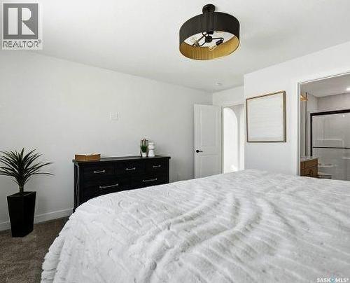 1056 West Park Boulevard, Moose Jaw, SK 