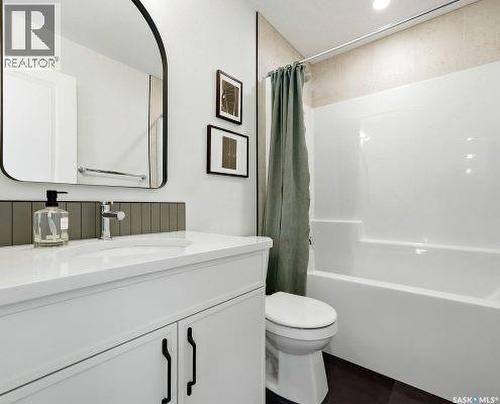 1056 West Park Boulevard, Moose Jaw, SK 