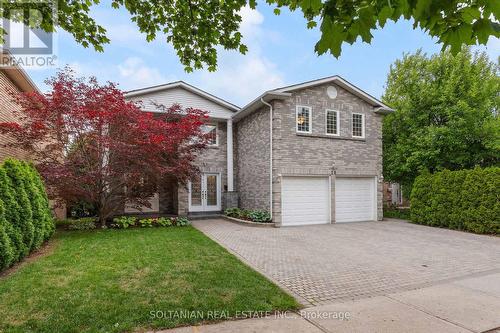 28 DUNVEGAN DRIVE  Richmond Hill, ON L4C 6K1