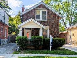 18 POWELL STREET W Guelph (Exhibition Park), ON N1H 1T9