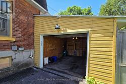 oversized single garage - 