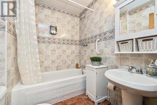 Lower level bath - 5 Meharg Drive, Mckellar, ON 