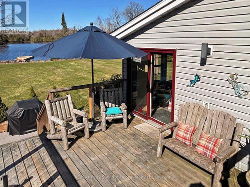 Multiple outdoor seating areas - 5 Meharg Drive, Mckellar, ON 